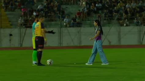 ANA CASTELA MARCANDO GOL EM JOGO FESTIVO YouTube