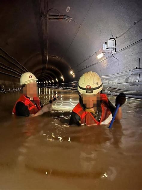 世紀暴雨｜港鐵凌晨派員黃大仙站清積水 張欣宇斥漠視前線安危會跟進到底 新浪香港