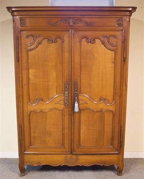 Proantic Armoire sculptée en Merisier