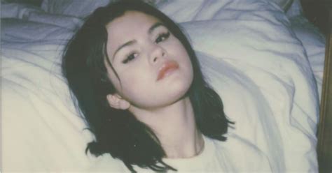 LOOK: Selena Gomez Gets Neck Tattoo - When In Manila