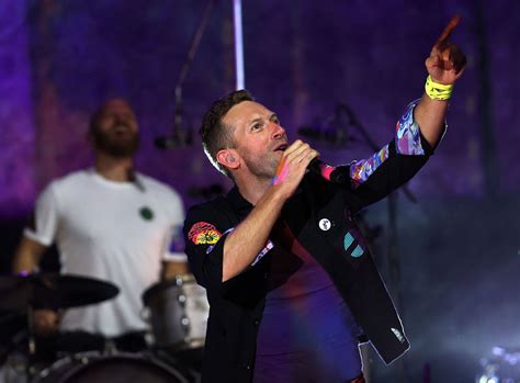 Siap Siap Karaoke Bareng Coldplay Inilah Daftar Lagu Konser Tur Music