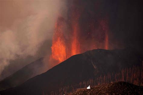 Vidéos Canaries une double éruption et un nouveau nuage de cendres