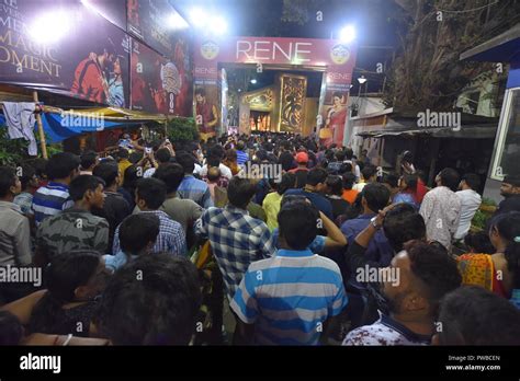 Kolkata India 15th October 2018 Visitors At The Community Durga