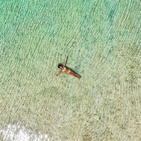 Fotos Los looks con bikini más sexys de Lara Álvarez en Supervivientes Mujerhoy