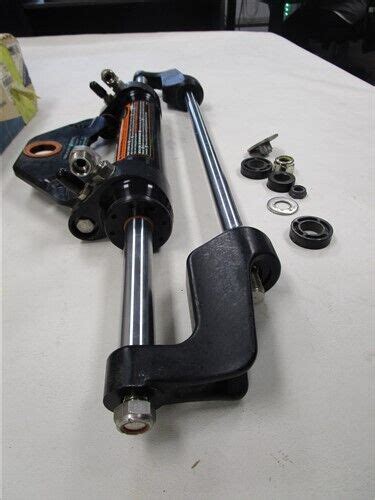 Seastar Pro Outboard Front Mount Hydraulic Steering Cylinder Hc