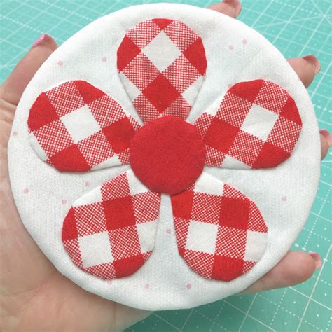 Bee In My Bonnet Sweetie Pie Sew Along Week Eight Gingham Daisies