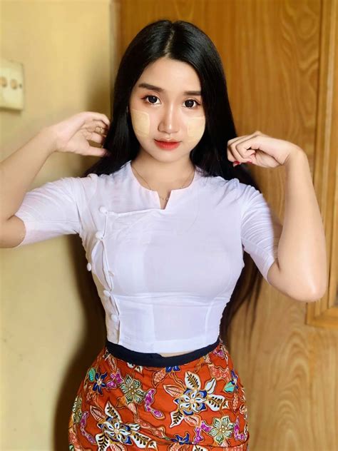 Swal Myat Thinzar In Myanmar Outfit Burmese Actress And Model Girls