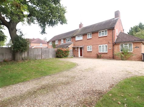 3 Bed Semi Detached House To Rent In Frimley Road Camberley Gu15 £