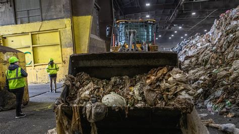 How New Yorkers’ Food Scraps Get ‘Digested’ to Provide Gas for Homes