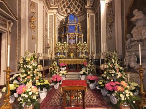 Giovedi Santo Adorazione Eucaristica Allaltare Della Reposizione