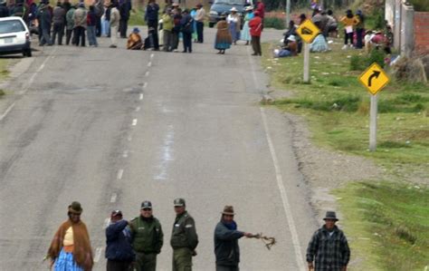 Trabajadores De Constructora Bloquean La Ruta La Paz Oruro ANF