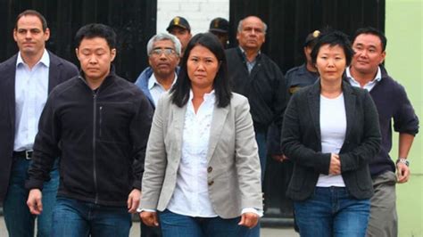 Keiko Y Kenji Fujimori Ingresan Penal Donde Est Recluido Su Padre