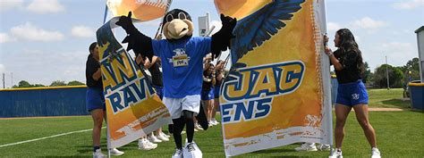 San Jacinto College Debuts New College Mascot