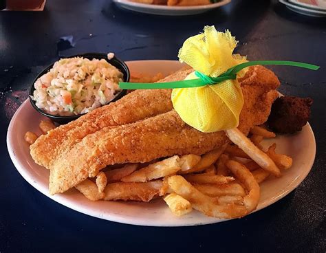 Unbiased Review of Flounder's Chowder House in Pensacola Beach