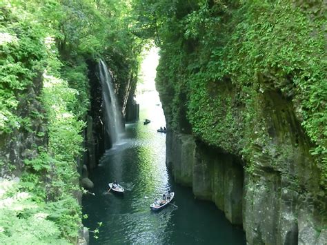 湯布院発／別府市内着貸切観光タクシー 8時間～9時間プラン 天然記念物！九州を代表する絶景スポット 高千穂峡を巡るコース＜最大9名乗車可＞by