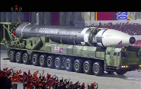 Nordkorea Neue Interkontinentalrakete Bei Milit R Parade Gezeigt