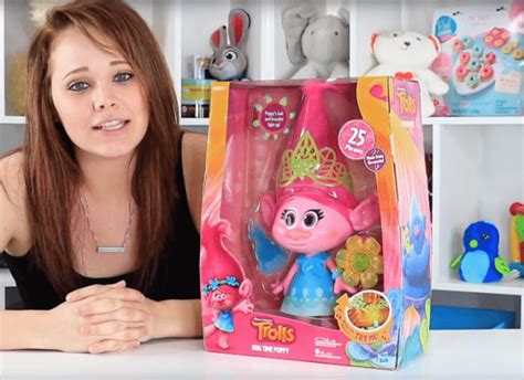 DreamWorks Trolls Paint Your Own Poppy Bank (Epic Paint Fail) - Toy Notes