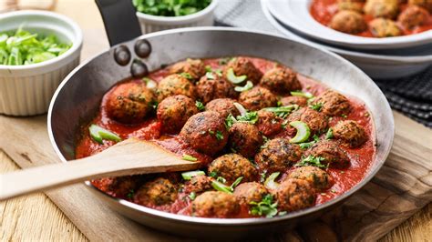 Blumenkohl Bällchen in pikanter Tomatensauce