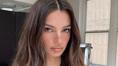 Video Emily Ratajkowski Muestra Su Lado Más Atrevido En Sensual