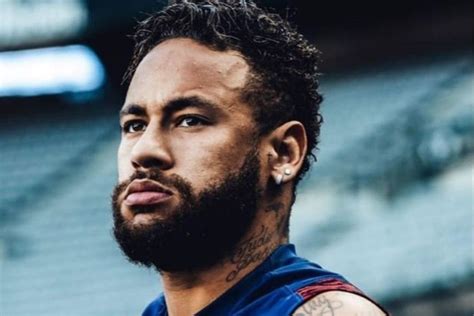 Neymar Posta Arte Feita Por Kobra Em Sua Quadra De Basquete Particular