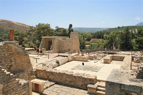 Knossos Historical Facts and Pictures | The History Hub