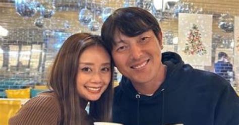 岩隈久志、妻と結婚20周年の“ラブラブ2ショット” いつまでも新婚のような2人に「理想の夫婦」「お似合い」（2 2 ページ） ねとらぼ