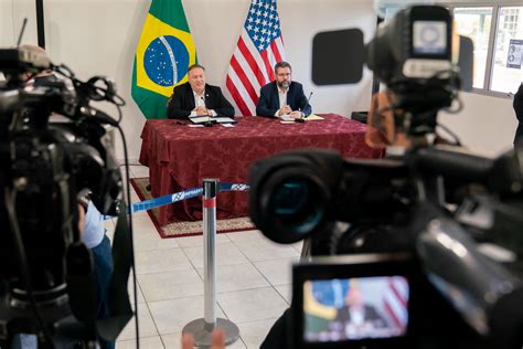 Depois de visita de Pompeo senadores propõem adiar sabatina de