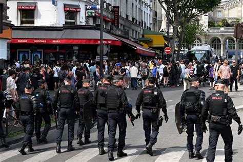 France 2000 Manifestants Contre Les Violences Policières à Paris