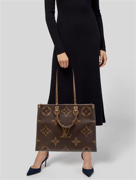 Louis Vuitton 2019 Monogram Giant Reverse Onthego Gm Totes Handbags The Realreal