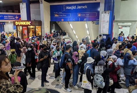 Lebih Penuhi Dataran Merdeka Rai Hari Kebangsaan