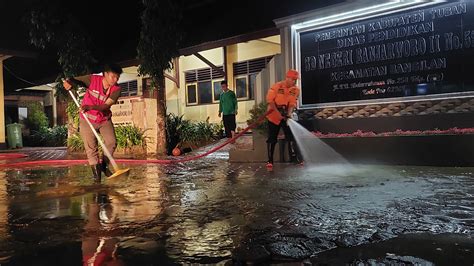 Banjir Bandang Bangilan Tuban Rendam Rumah Warga Sekolah Dasar Dan