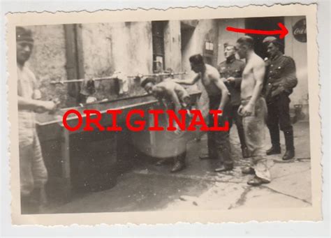 FOTO 2WK JÜNGLING halb nackt nude Gay Schild Coca Cola Waschtrog Ludwigsburg EUR 3 99 PicClick DE