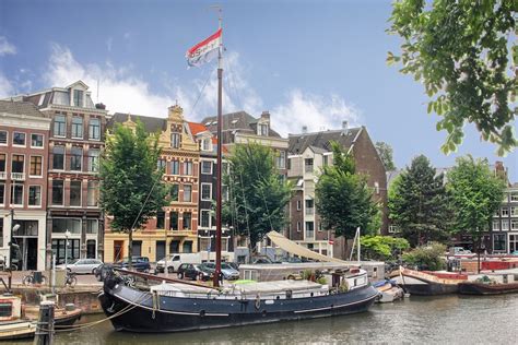 10 Stunning Houseboats Airbnbs On Amsterdam Canals - ItsAllBee | Solo ...