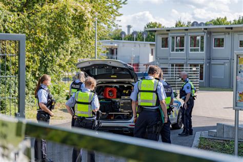 Köln Kontrolle von BMW eskaliert Zwei Polizisten schwer verletzt