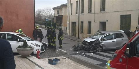 Incidente Frontale A Brugnera Tre Feriti Pordenoneoggi It