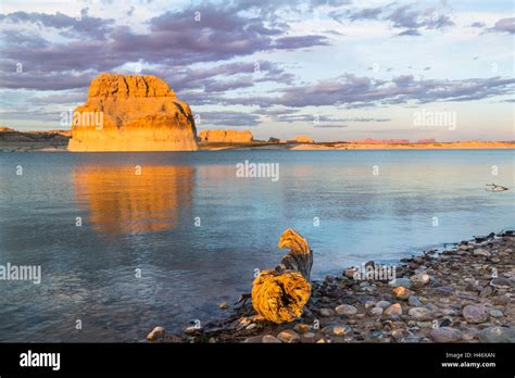 Atardecer En La Playa Lone Rock El Lago Powell Arizona Eeuu