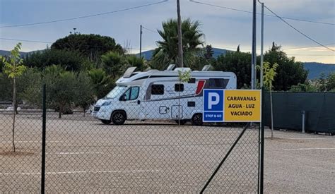 Parking De Caravanas Y Autocaravanas Hobby Trastero