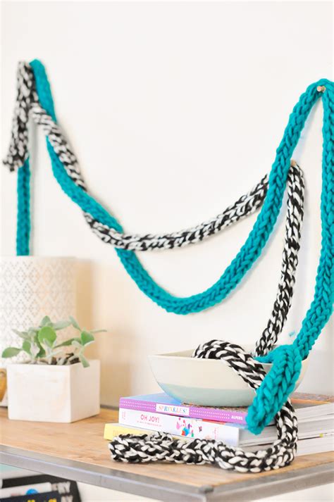 How To Make A Finger Knit Garland