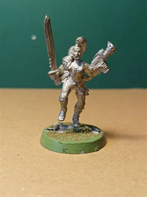 Warhammer K Necromunda Escher Ganger With Autopistol And Sword Oop