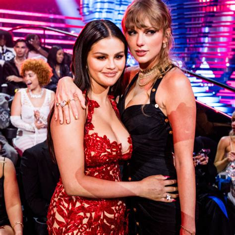 Selena Gomez Shares Cute Photo Of Taylor Swift Kissing Her On The Cheek Marie Claire