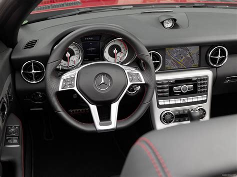 Mercedes-Benz SLK 250 CDI interior | Caricos