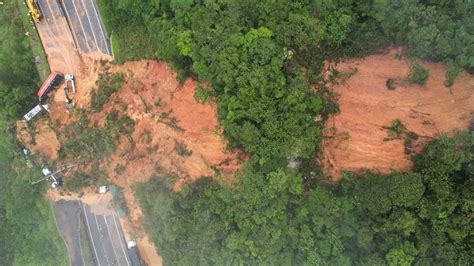 Fotos Mostram Cen Rio Assustador De Deslizamento No Paran Metr Poles