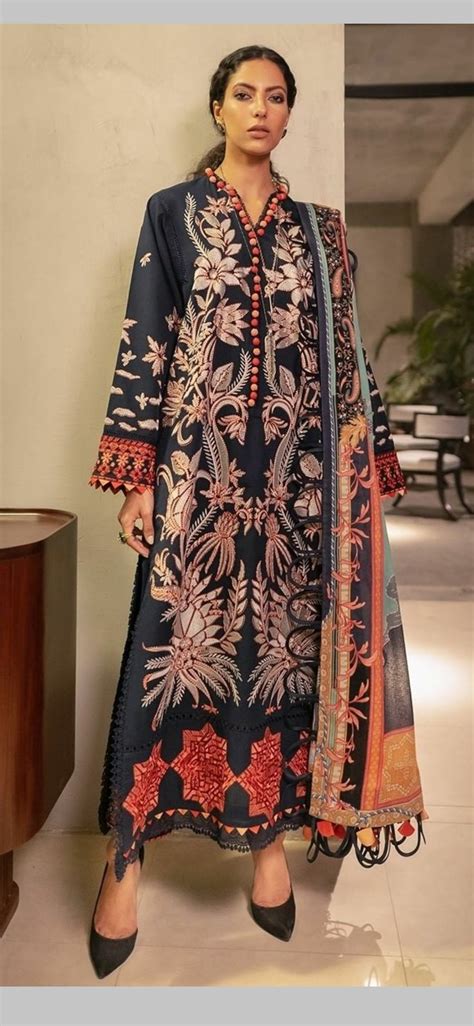 Pin By Syd Nusaiba On Stylish Suits Pakistani Dresses Online