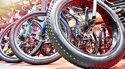 Wide Tires vs. Narrow Tires: A Comparison - Regular Biker