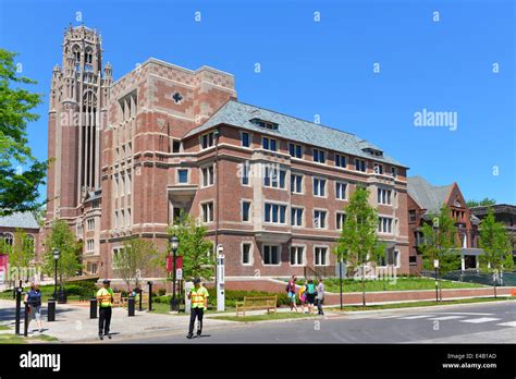 University of chicago and rockeffeller memorial chapel hi-res stock ...