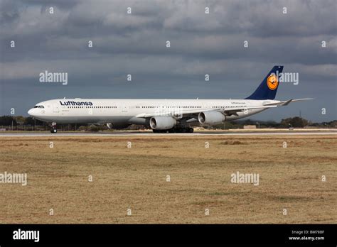 Lufthansa Airbus A340 600 Long Haul Widebody Passenger Jet Plane Lining