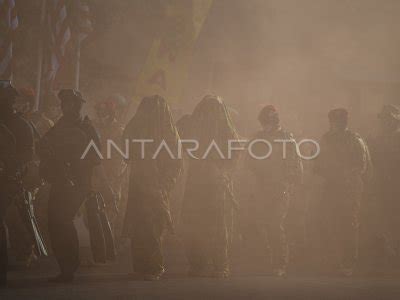 Penyematan Brevet Kehormatan Manusia Katak Antara Foto