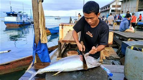 Amazing Hand Skills Yellowfin Tuna Cutting Skill Using A Sharp Machete