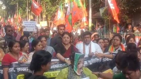 Bjp Mahila Morcha Protest Rally রাষ্ট্রপতিকে অপমানের প্রতিবাদে বিজেপির মহিলা মোর্চার মিছিল