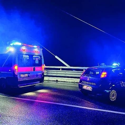 Olginate Tenta Di Buttarsi Dal Ponte Ventenne Salvato Dai Carabinieri